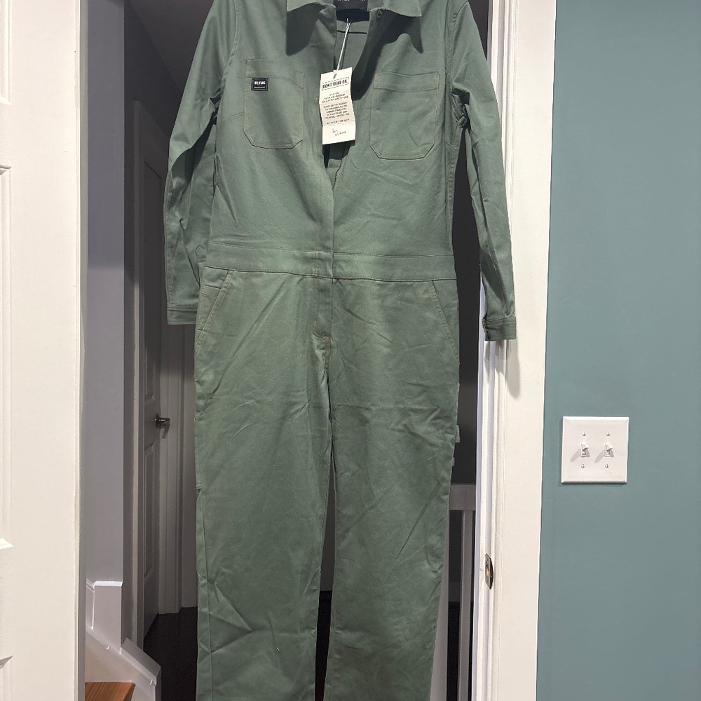 🫒 Wildfang “The Essential Long Sleeve Coverall” – Army Green – Size M – NWOT